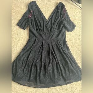 Betsy Johnson black lace v neck cap sleeve party dress